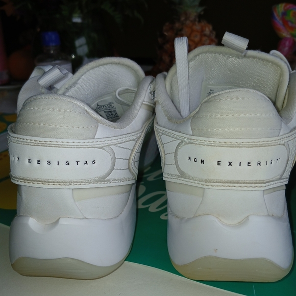 Shoes - Picture 6 of 8